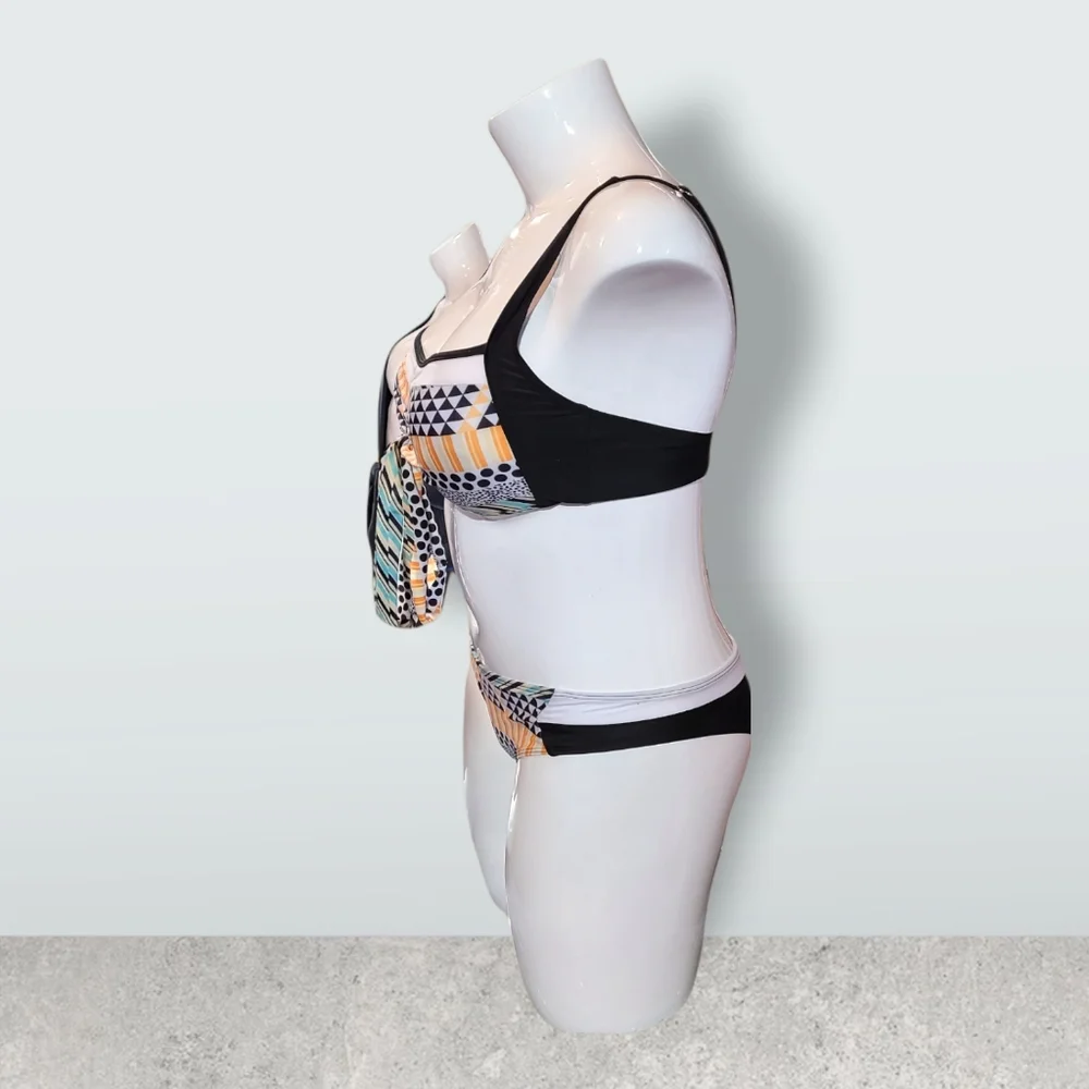 Bikini - Picture 3 of 6